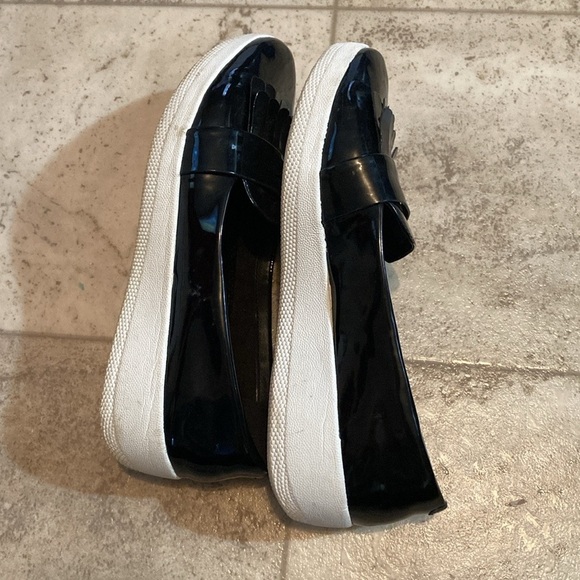 Fit flip black shiny frilly loafers style black shed with small mark on one toe. - Picture 6 of 10